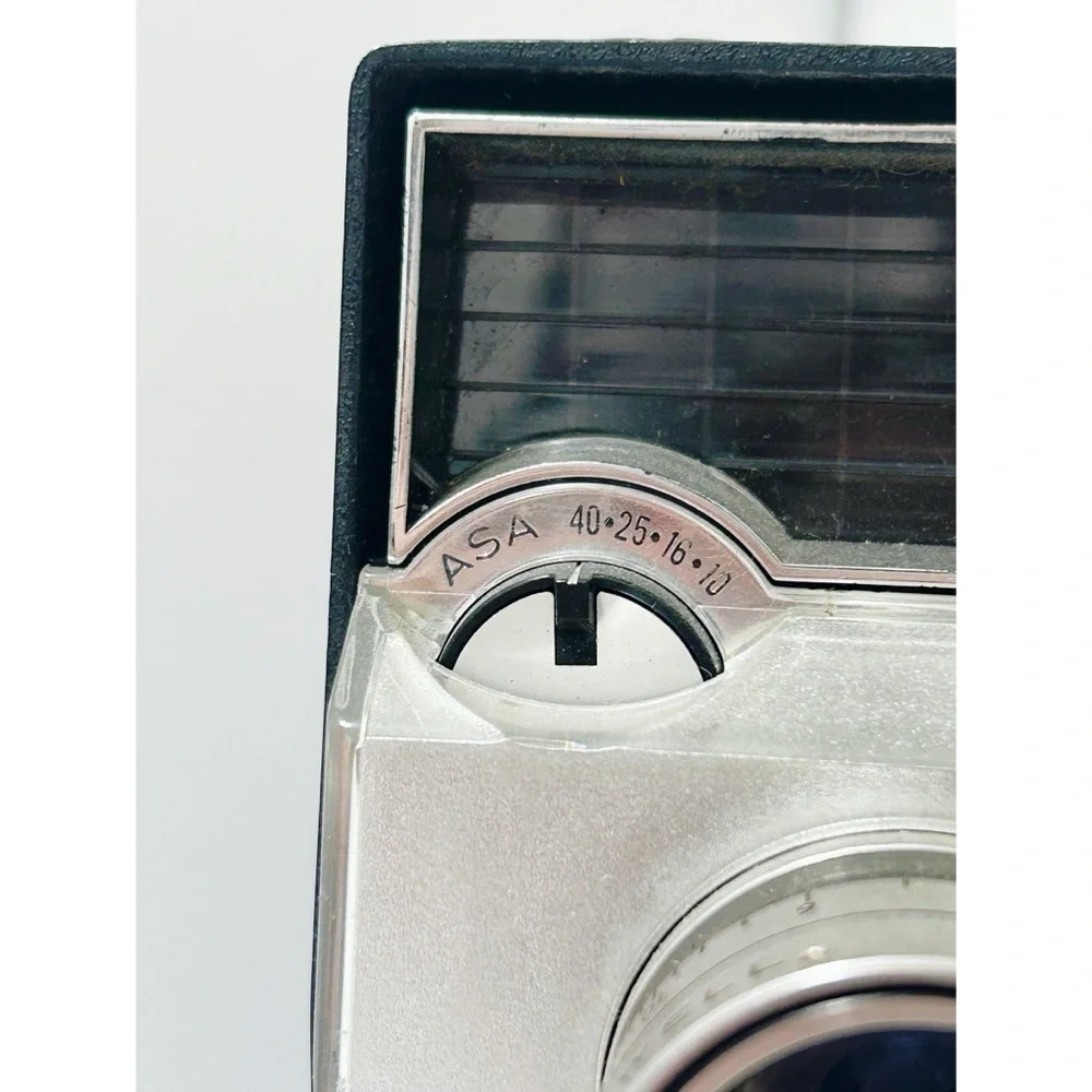 Vintage Bell & Howell Autoload Handheld Camera - Picture 6 of 7